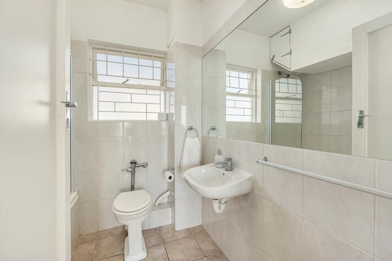 To Let 1 Bedroom Property for Rent in Sea Point Western Cape